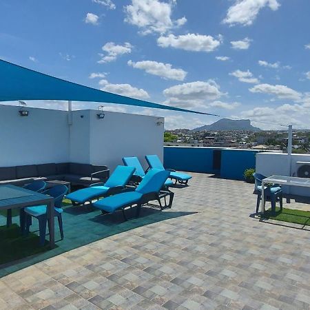 Flic En Flac Beach Penthouse Bagian luar foto