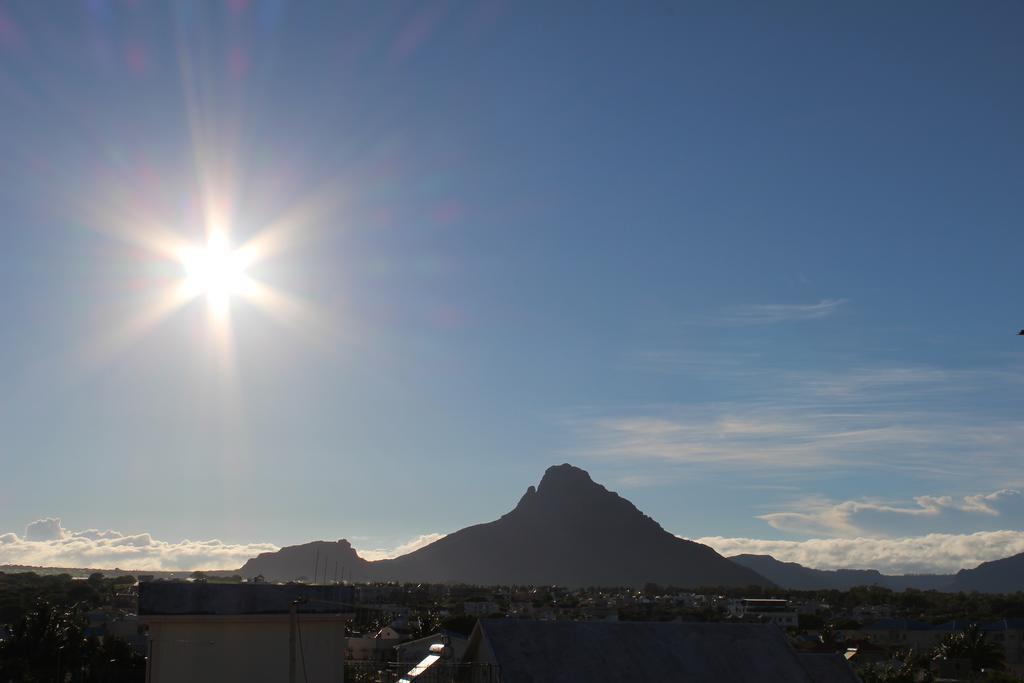 Flic En Flac Beach Penthouse Bagian luar foto