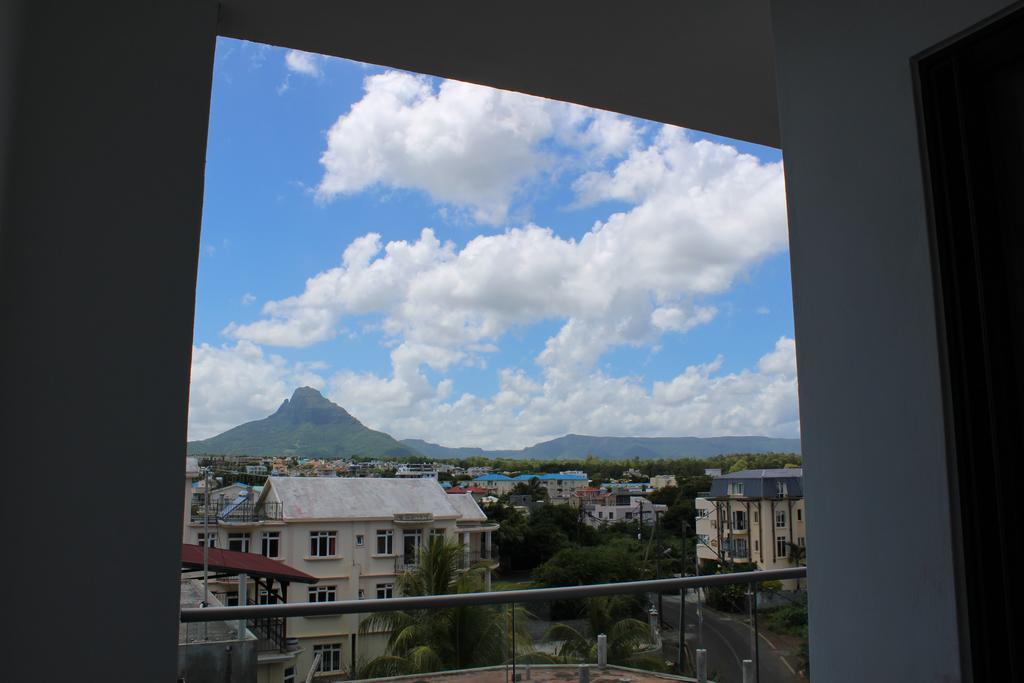 Flic En Flac Beach Penthouse Bagian luar foto
