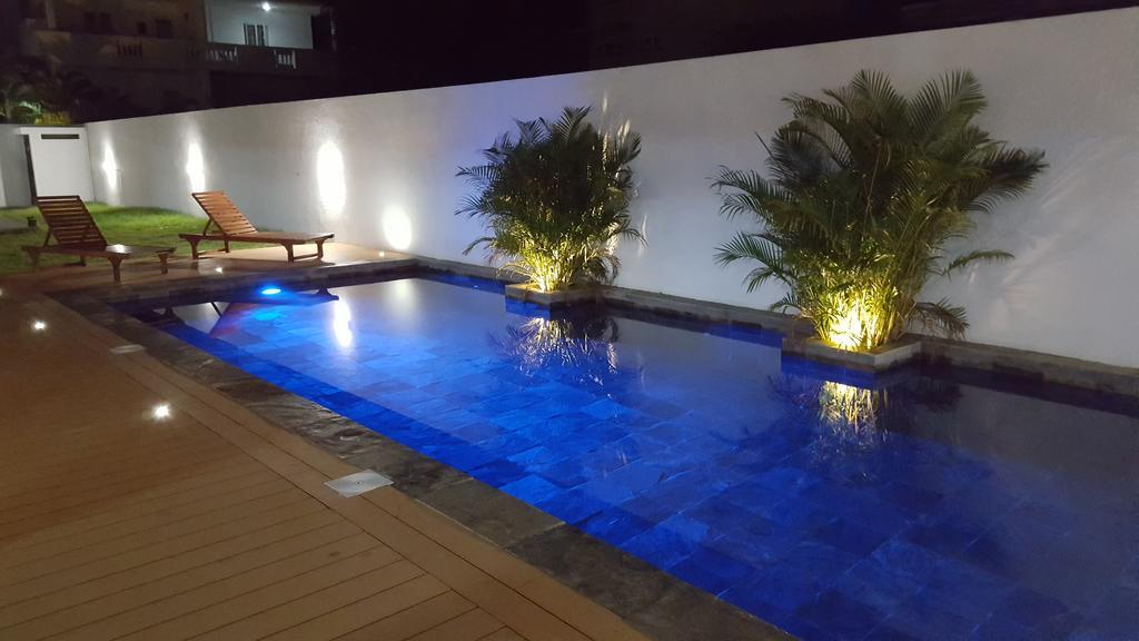 Flic En Flac Beach Penthouse Bagian luar foto